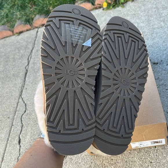 UGG Tan and Cream Women's Slippers - Picture 7 of 13